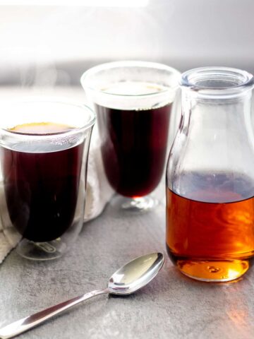 maple vanilla coffee syrup with two cups of coffee