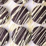 completed chocolate cream cookies