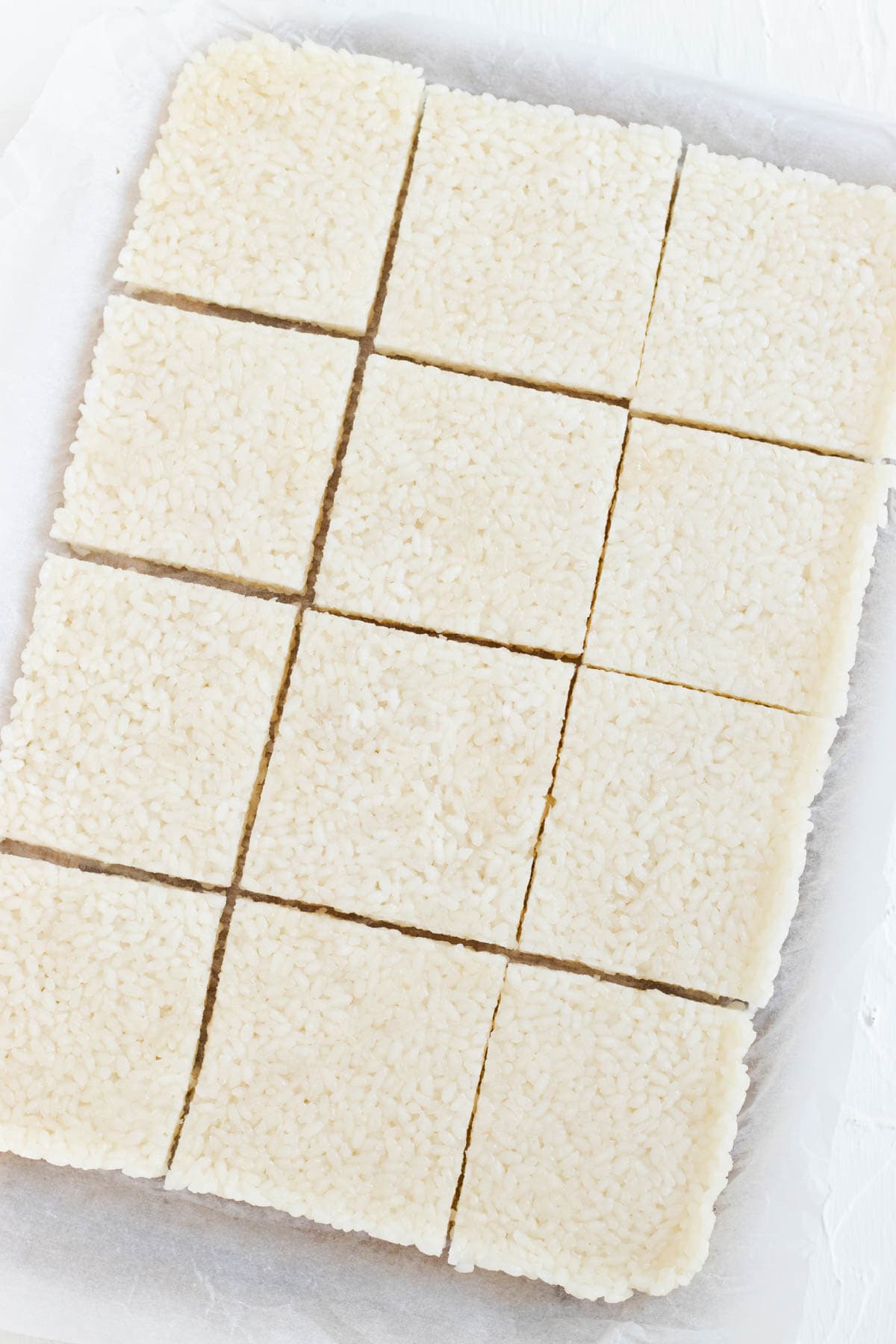 Cutting the chilled rice into squares.